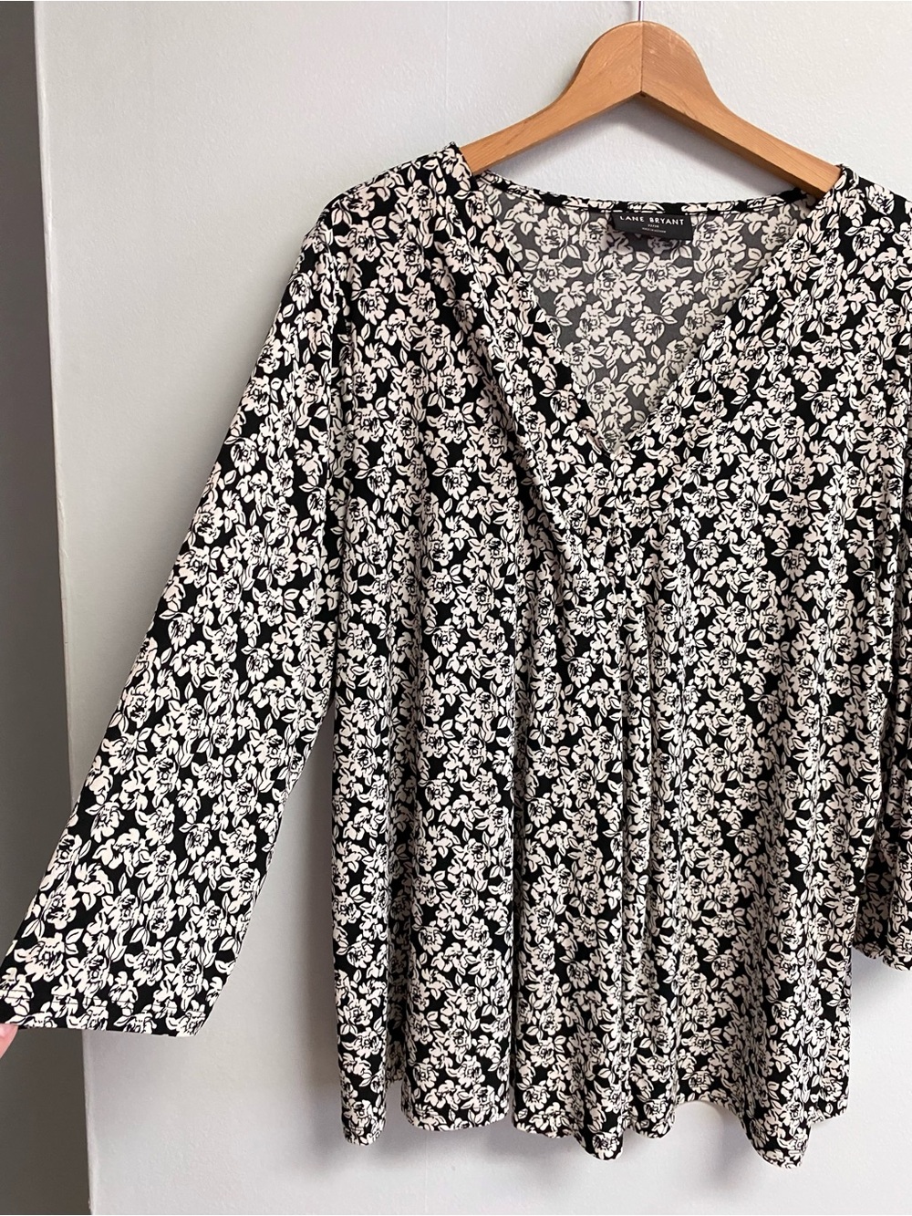 LANE BRYANT TOP - 22/24 - Picture 2 of 8